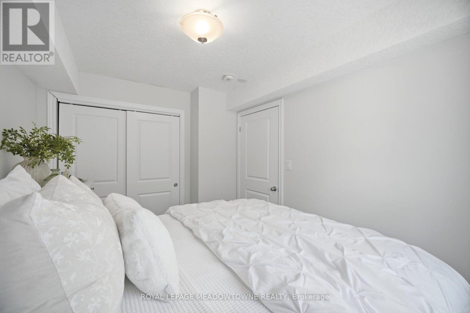 #207 7 CITYVIEW DRIVE S - 38