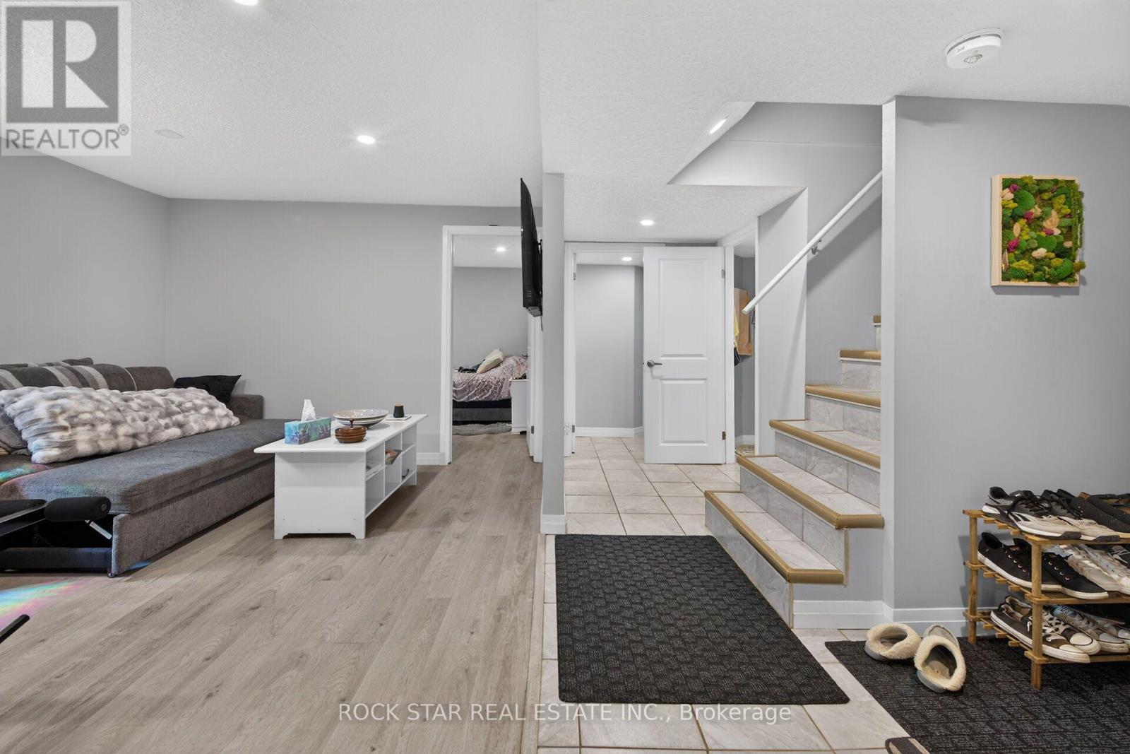 33 RUSKVIEW ROAD - 22