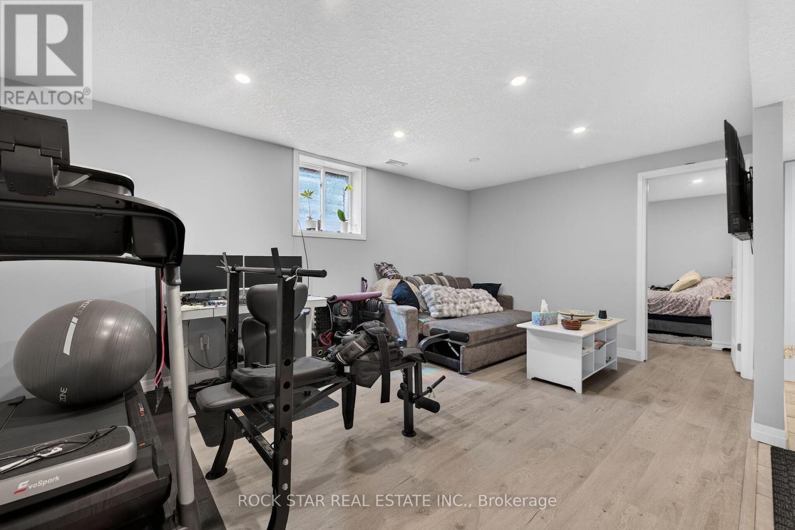 33 RUSKVIEW ROAD - 23