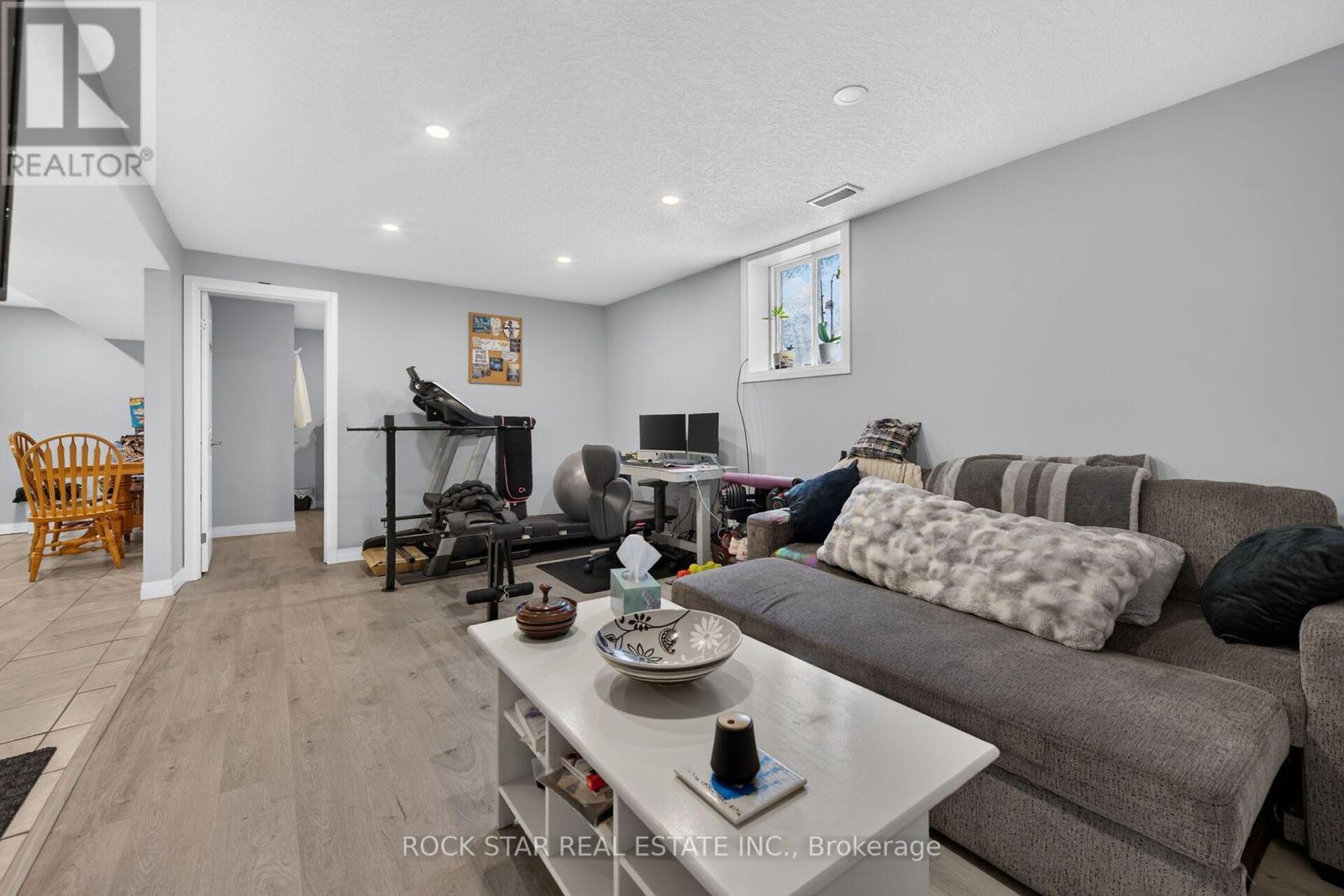 33 RUSKVIEW ROAD - 24