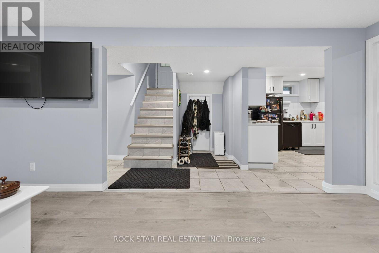 33 RUSKVIEW ROAD - 26