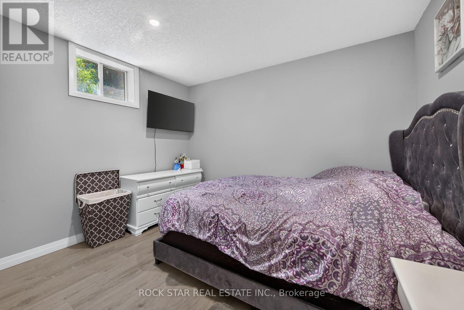 33 RUSKVIEW ROAD - 31