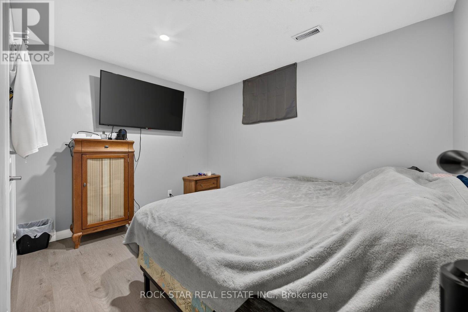 33 RUSKVIEW ROAD - 32