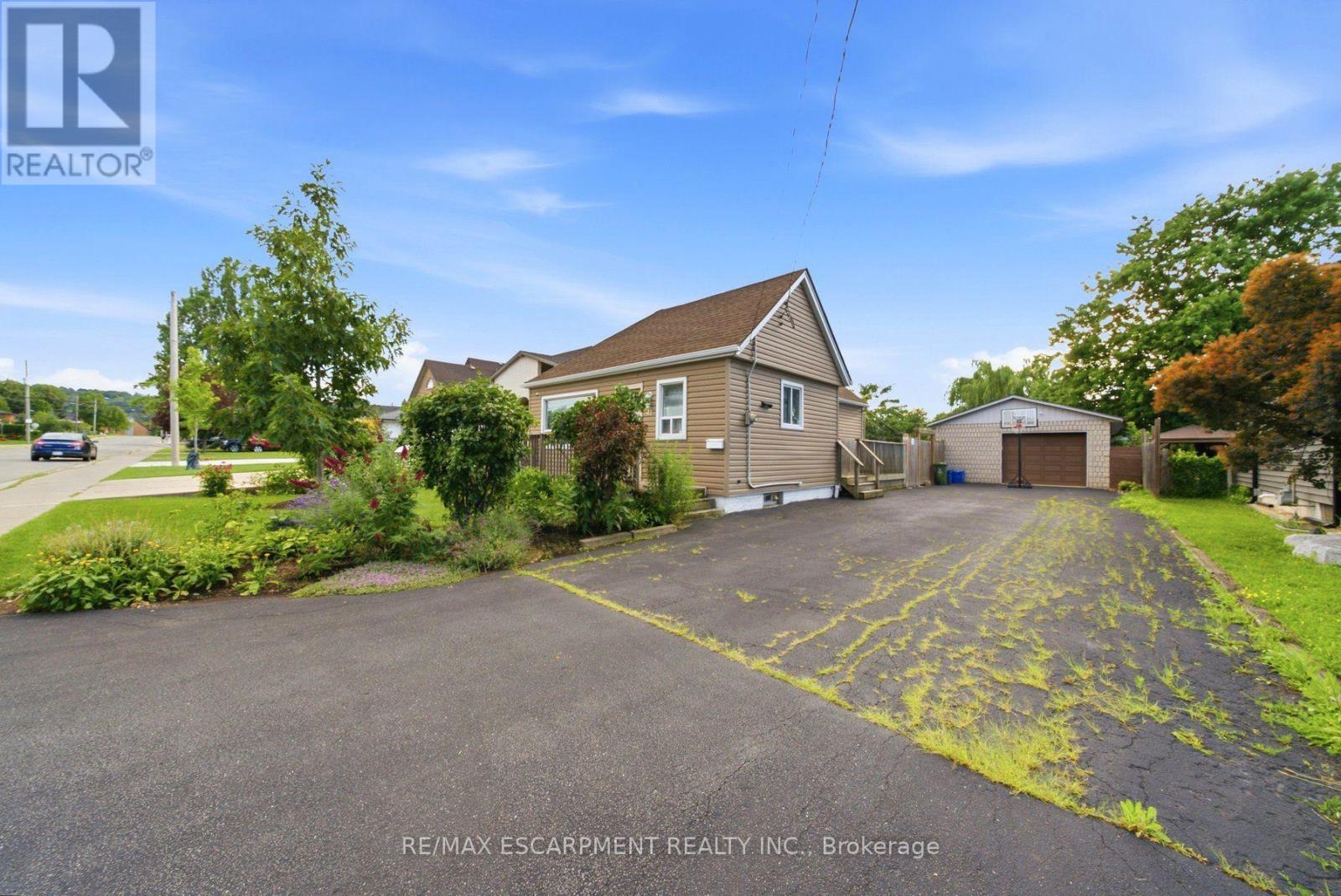 41 WORSLEY ROAD - 4