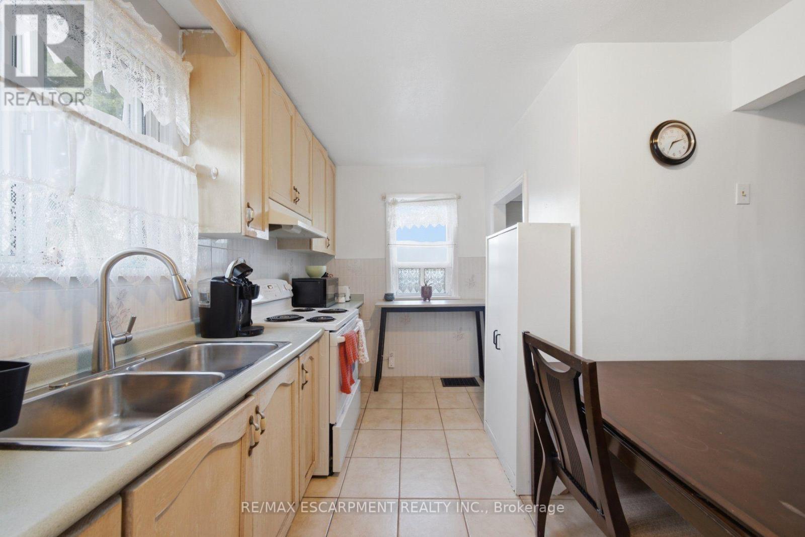 41 WORSLEY ROAD - 7