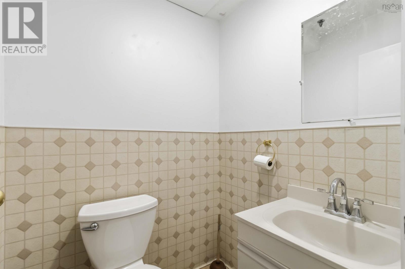 #303 15 Knightsridge Drive - 17