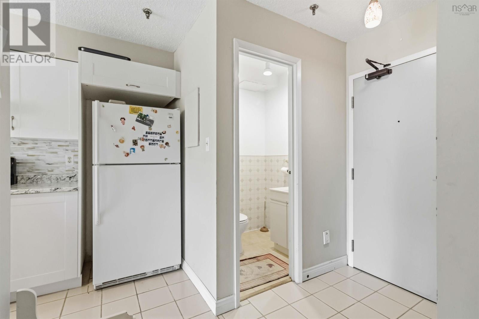 #303 15 Knightsridge Drive - 16