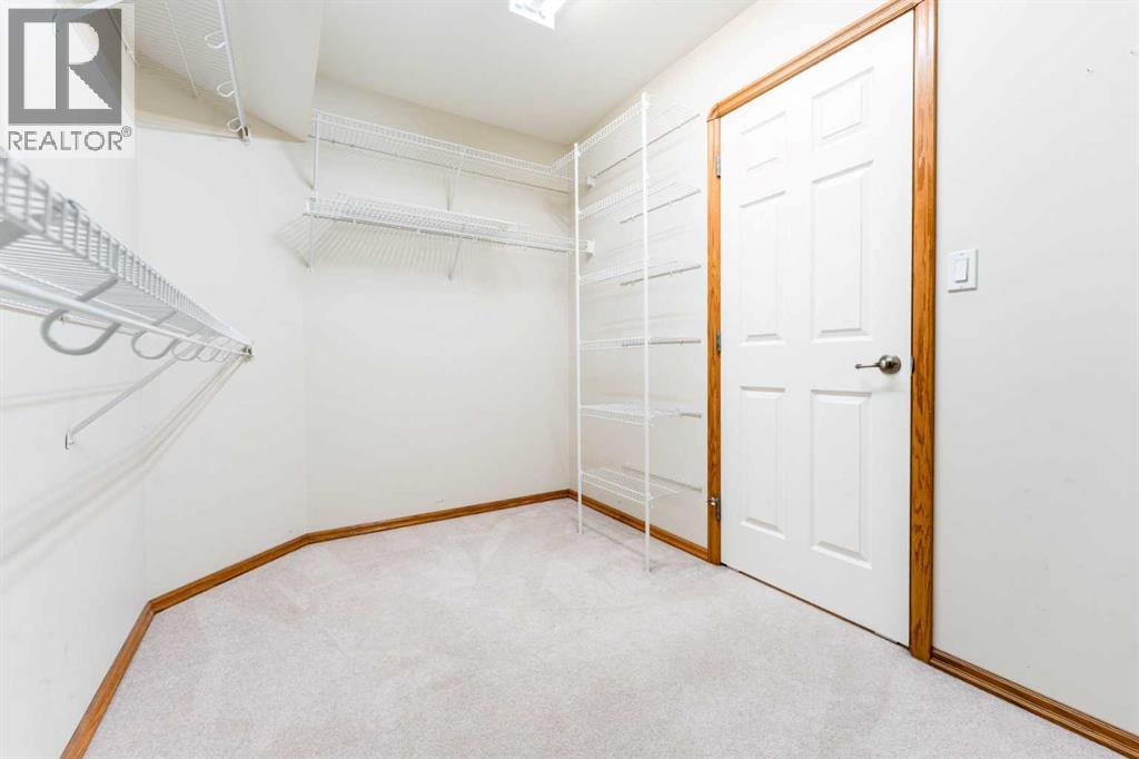 256 43 Avenue NW - 23