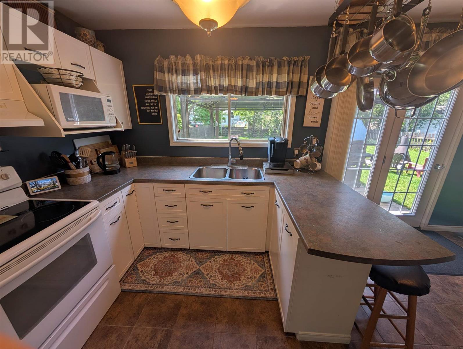 12 Maple ST - 14
