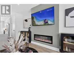 Living room - 103 - 2830 Tokala Trail, London North, ON N6G5B4 Photo 10