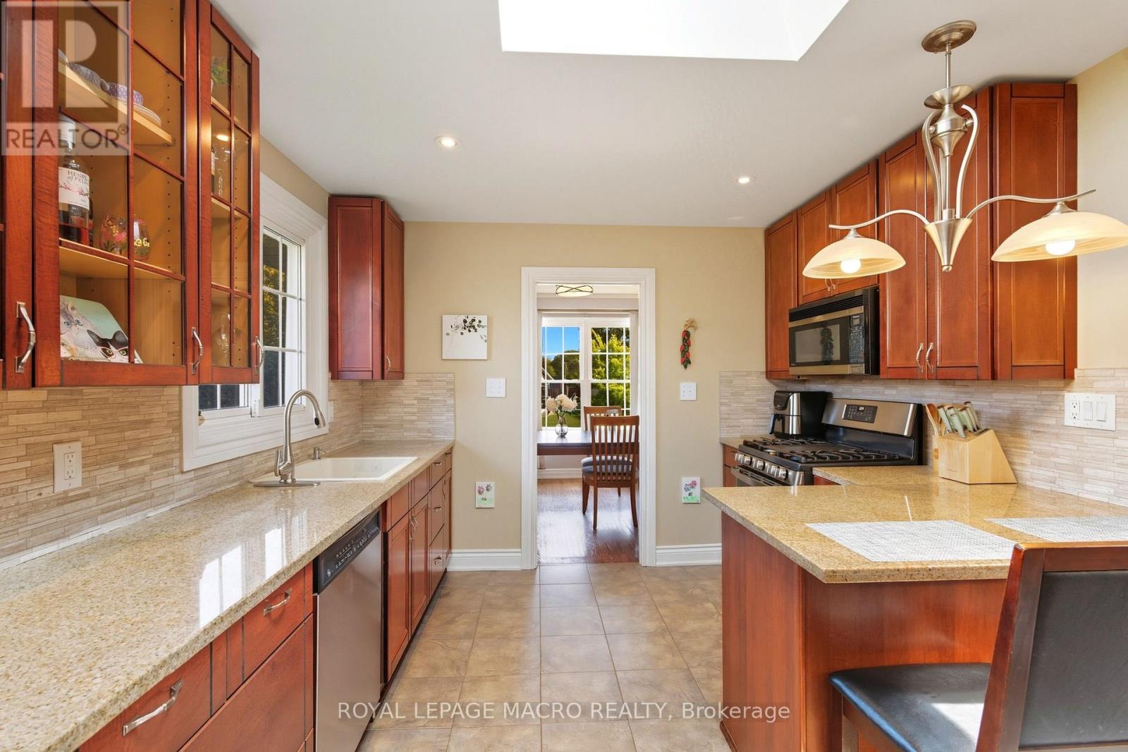 554 CHAMBERLAIN ROAD - 16