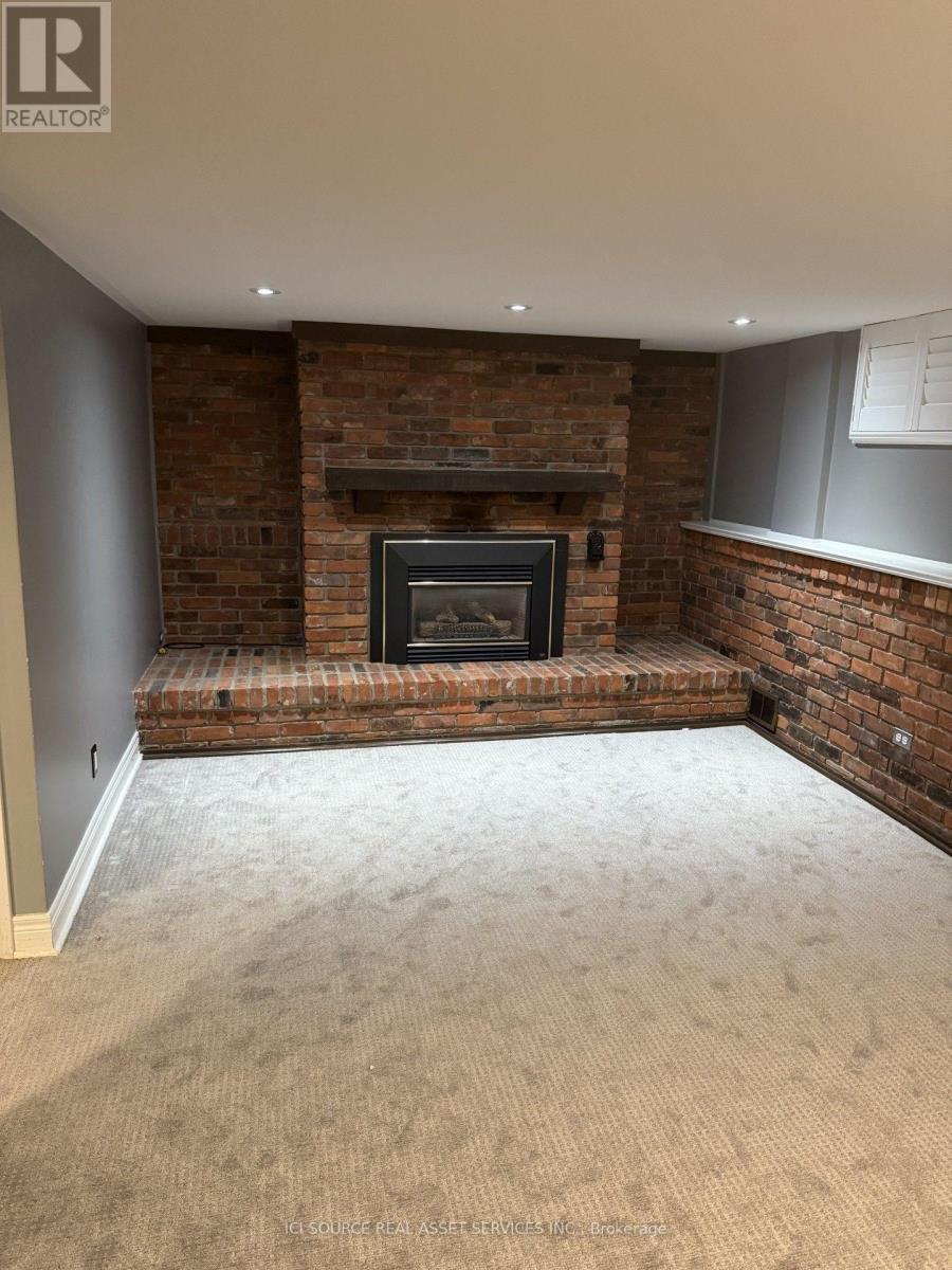 6998 GLENGOWAN CRESCENT - 18
