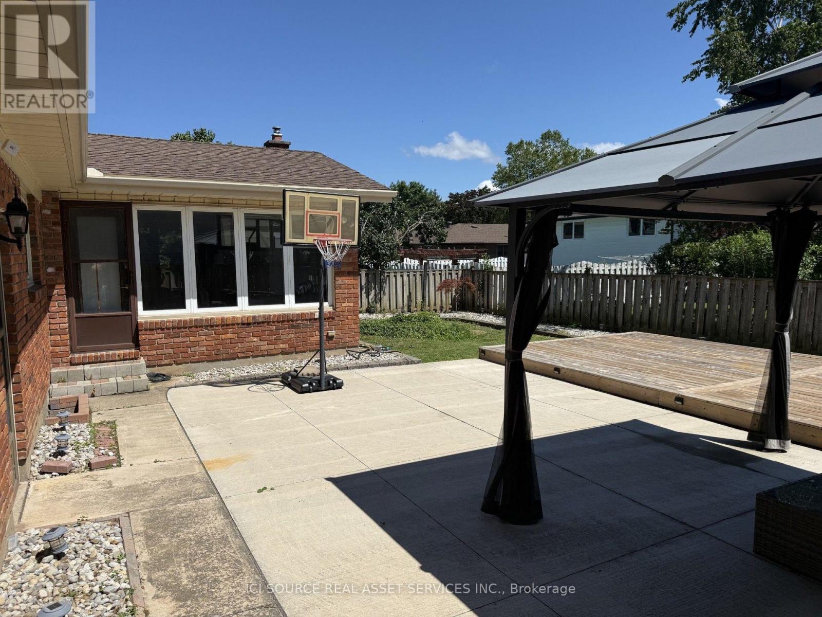 6998 GLENGOWAN CRESCENT - 23