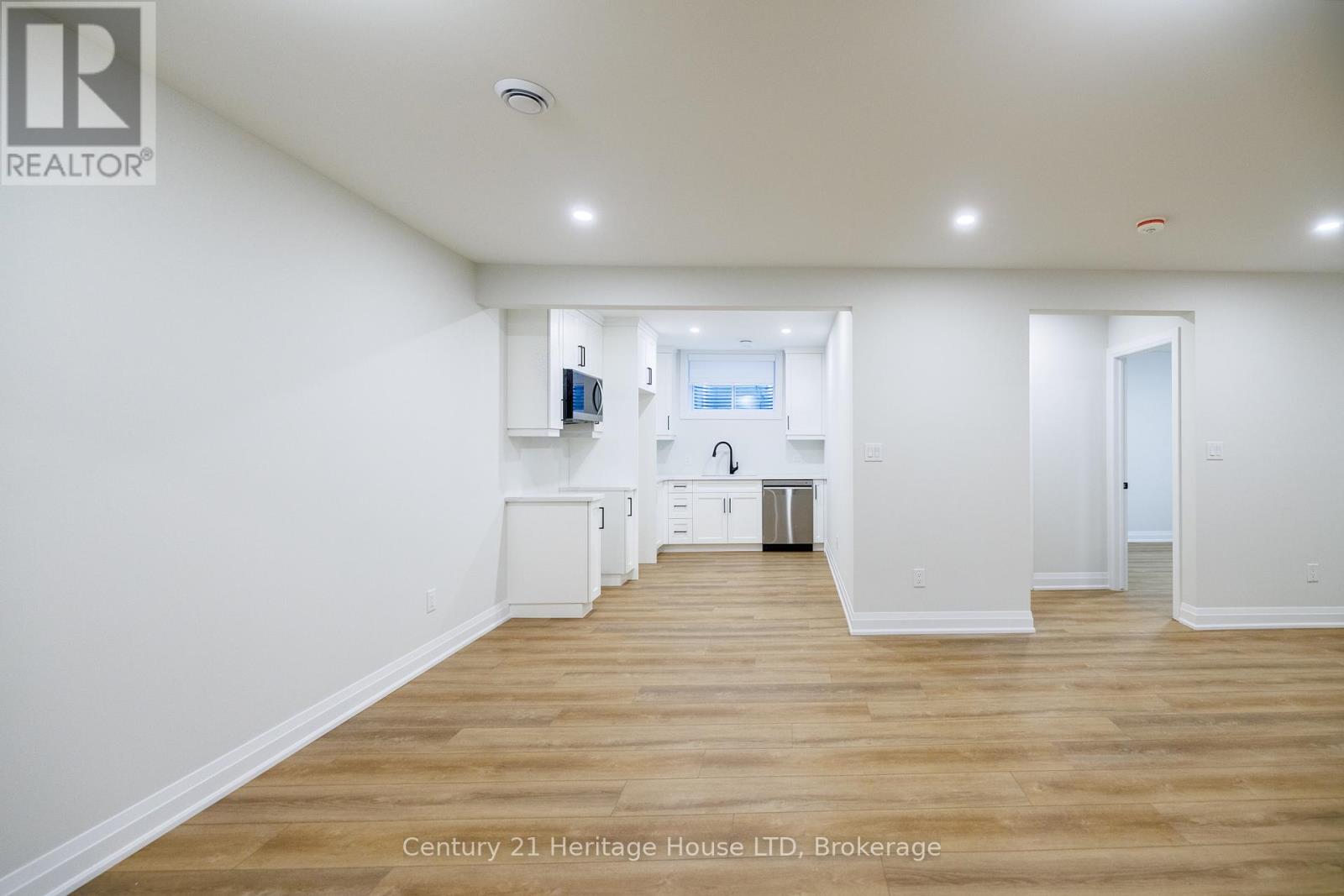 4 METEOR STREET - 32