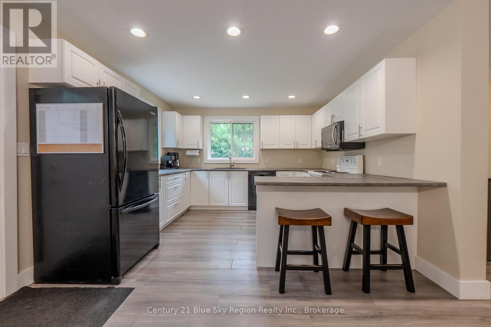 887 DEVELOPMENT ROAD - Image 11