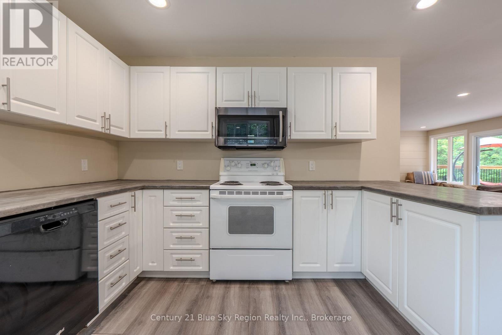 887 DEVELOPMENT ROAD - Image 13