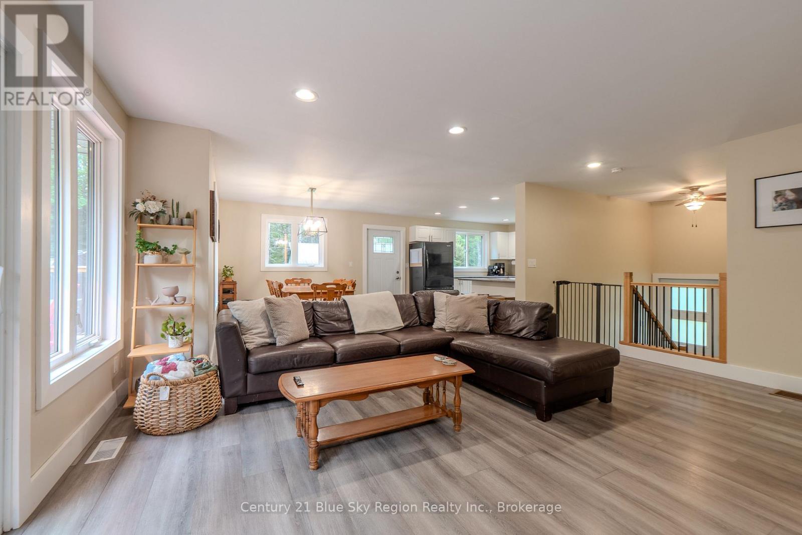 887 DEVELOPMENT ROAD - Image 21