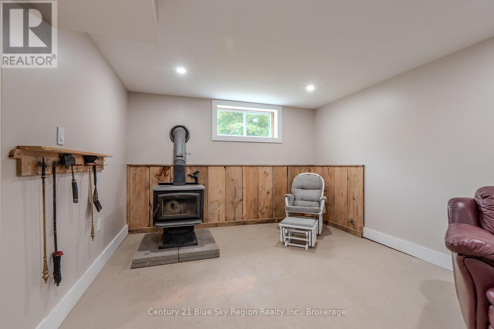 887 DEVELOPMENT ROAD - Image 34
