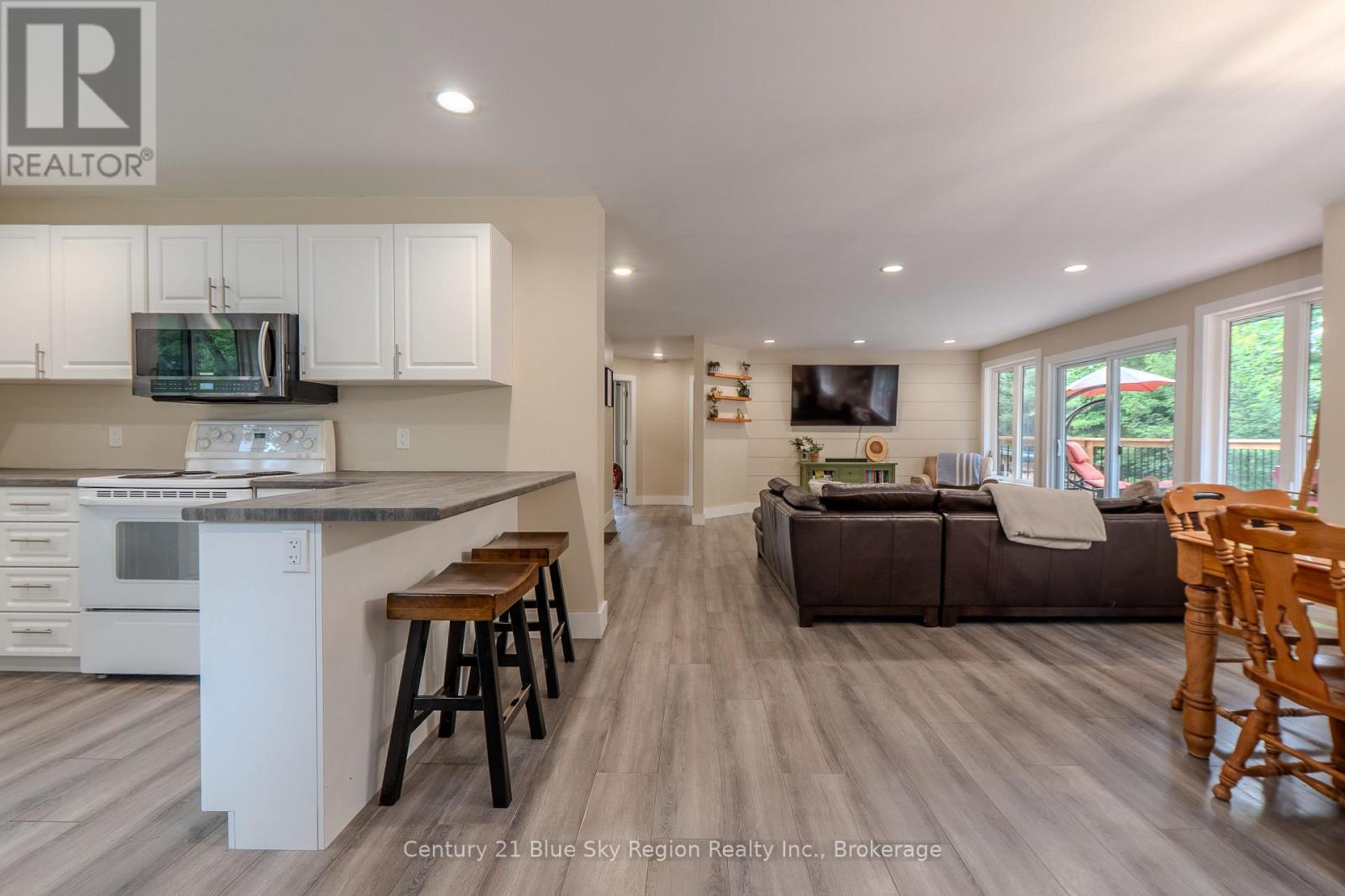 887 DEVELOPMENT ROAD - Image 9