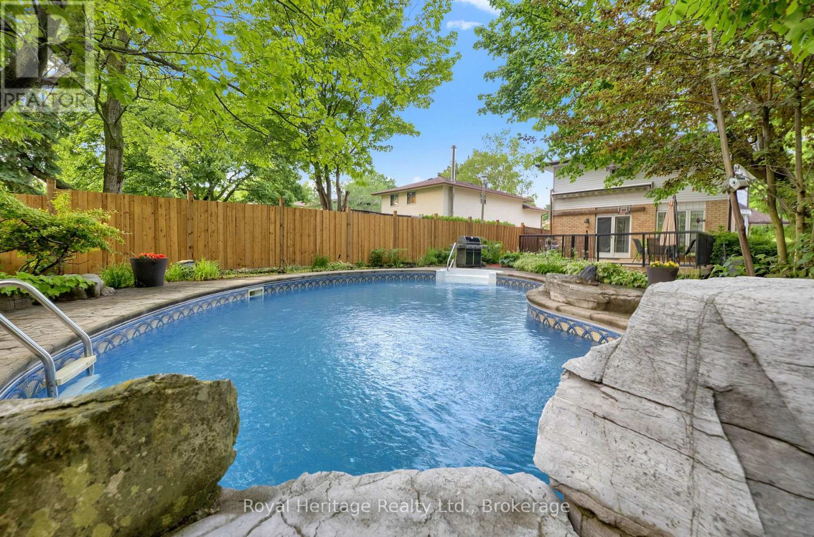 868 WILLIAM BOOTH CRESCENT - 18