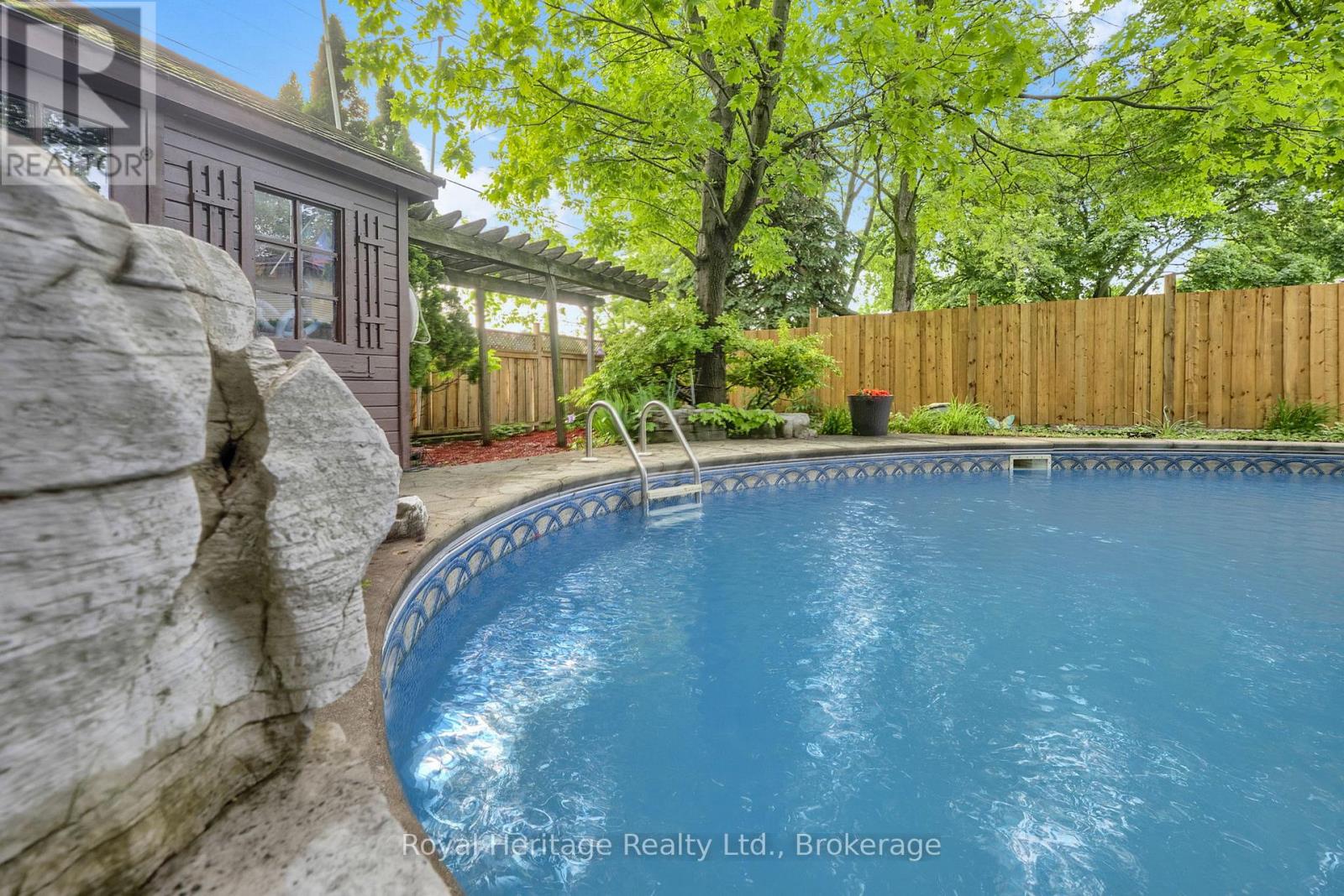 868 WILLIAM BOOTH CRESCENT - 19