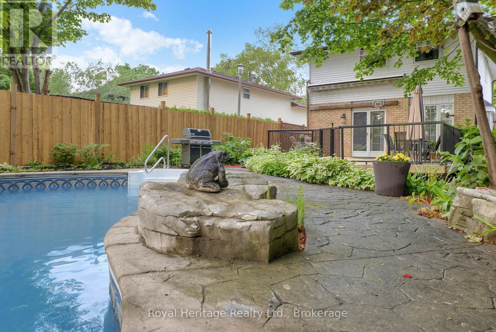 868 WILLIAM BOOTH CRESCENT - 21