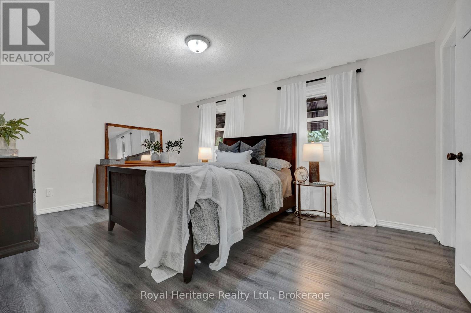 868 WILLIAM BOOTH CRESCENT - 34