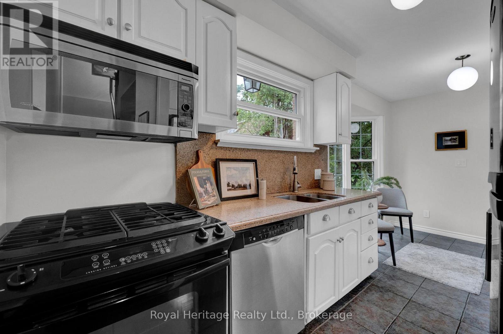 868 WILLIAM BOOTH CRESCENT - 6