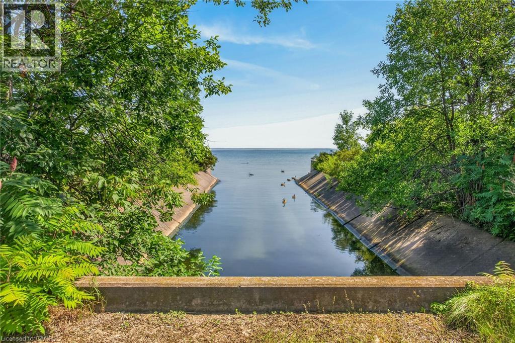 #122 35 SOUTHSHORE Crescent - Image 37