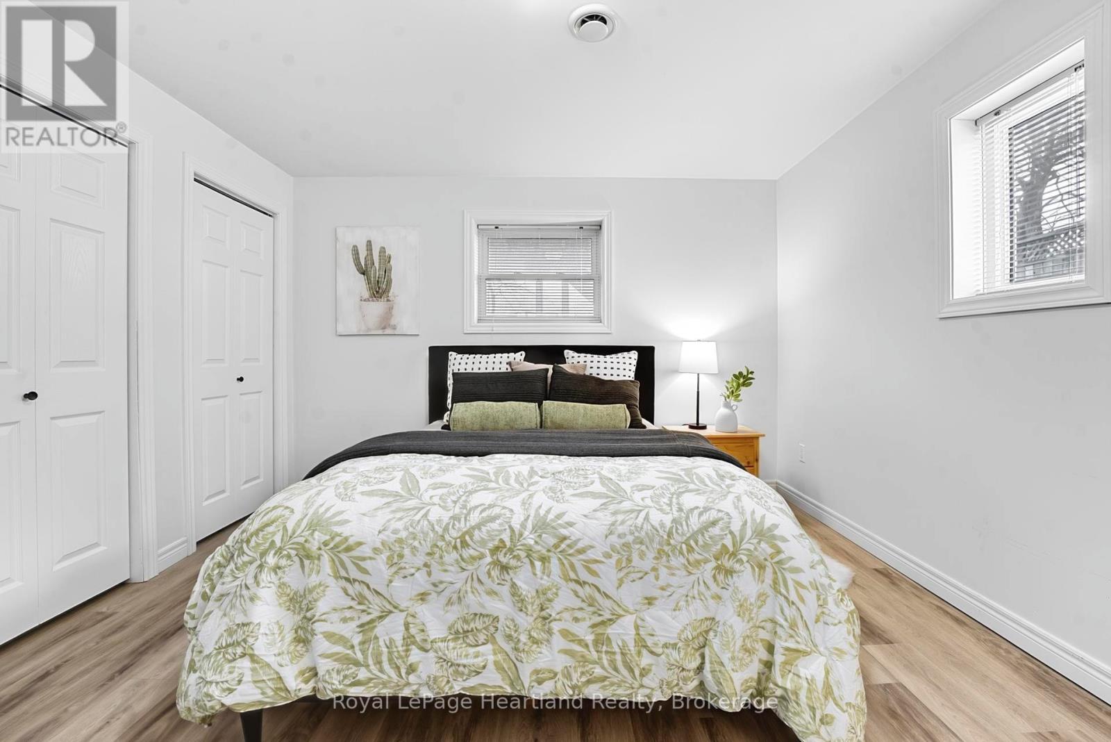 25 LEE CRESCENT - 21