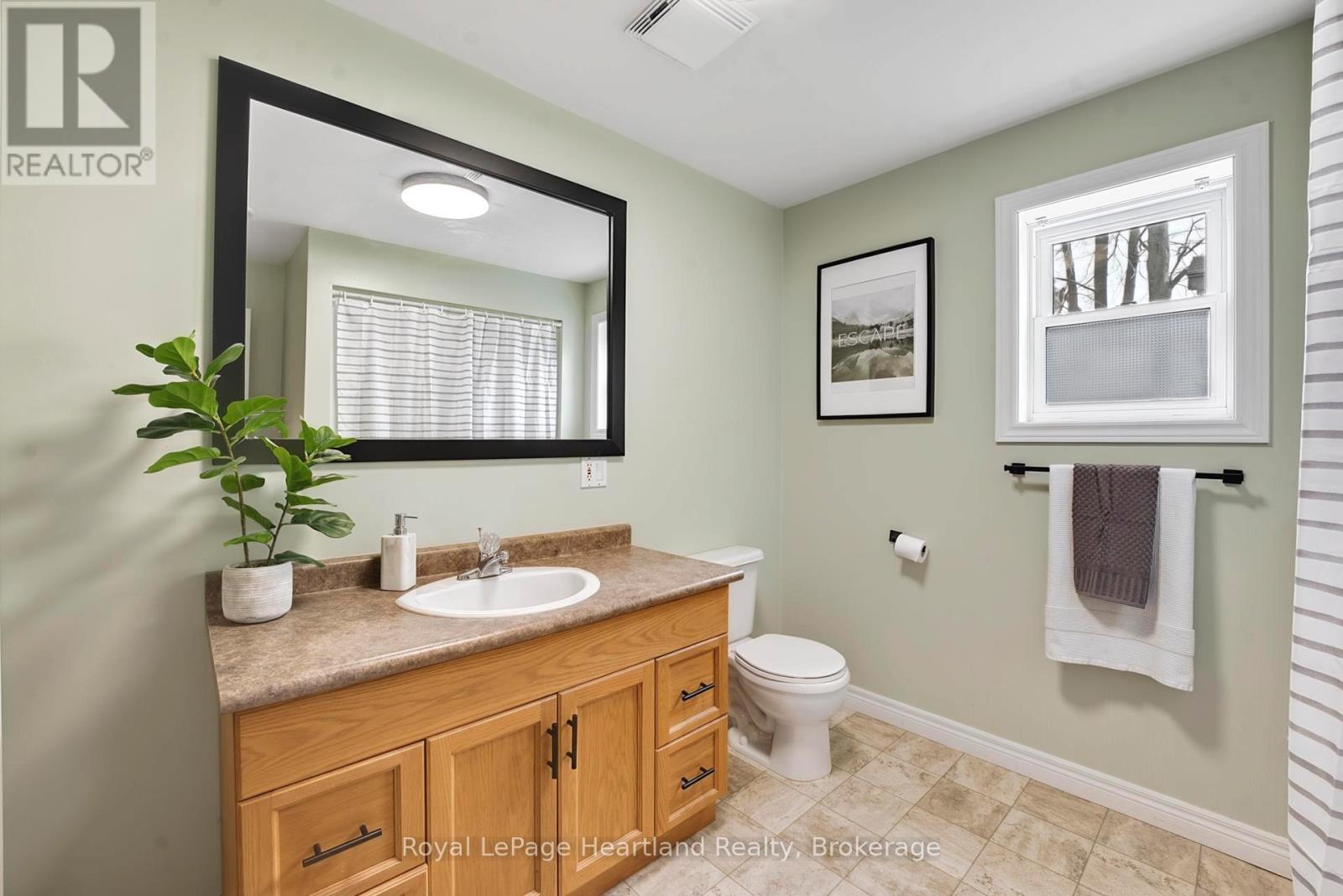 25 LEE CRESCENT - 22