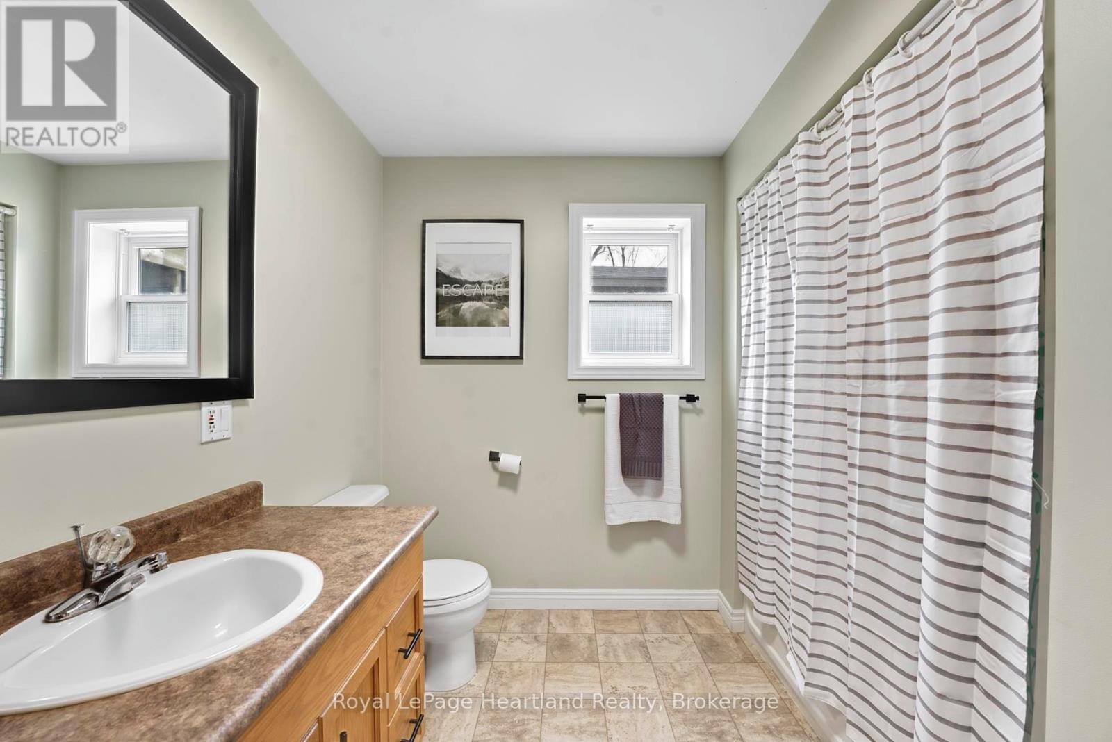 25 LEE CRESCENT - 23