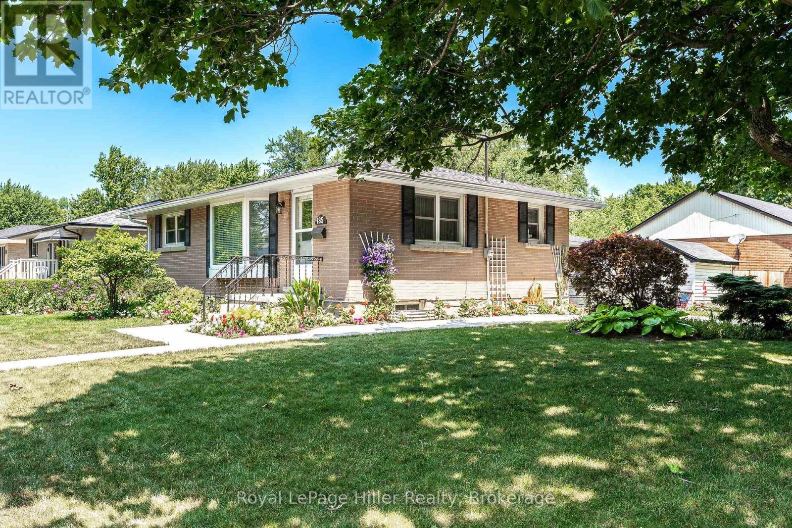 185 STRACHAN STREET - 2