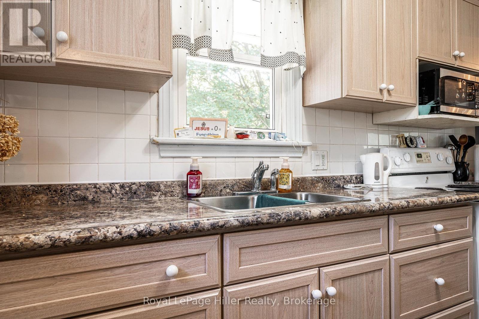 185 STRACHAN STREET - Image 25
