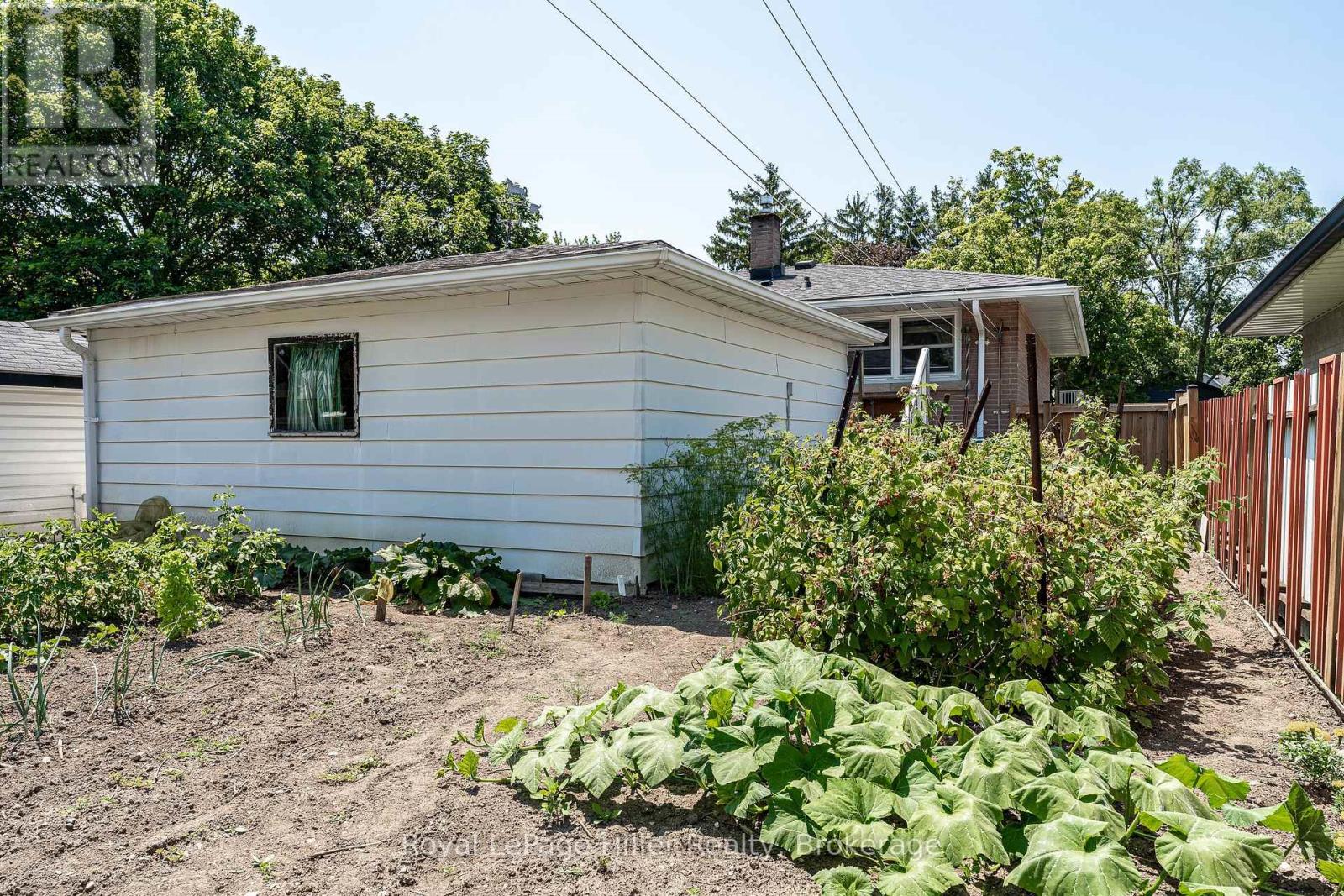 185 STRACHAN STREET - Image 38