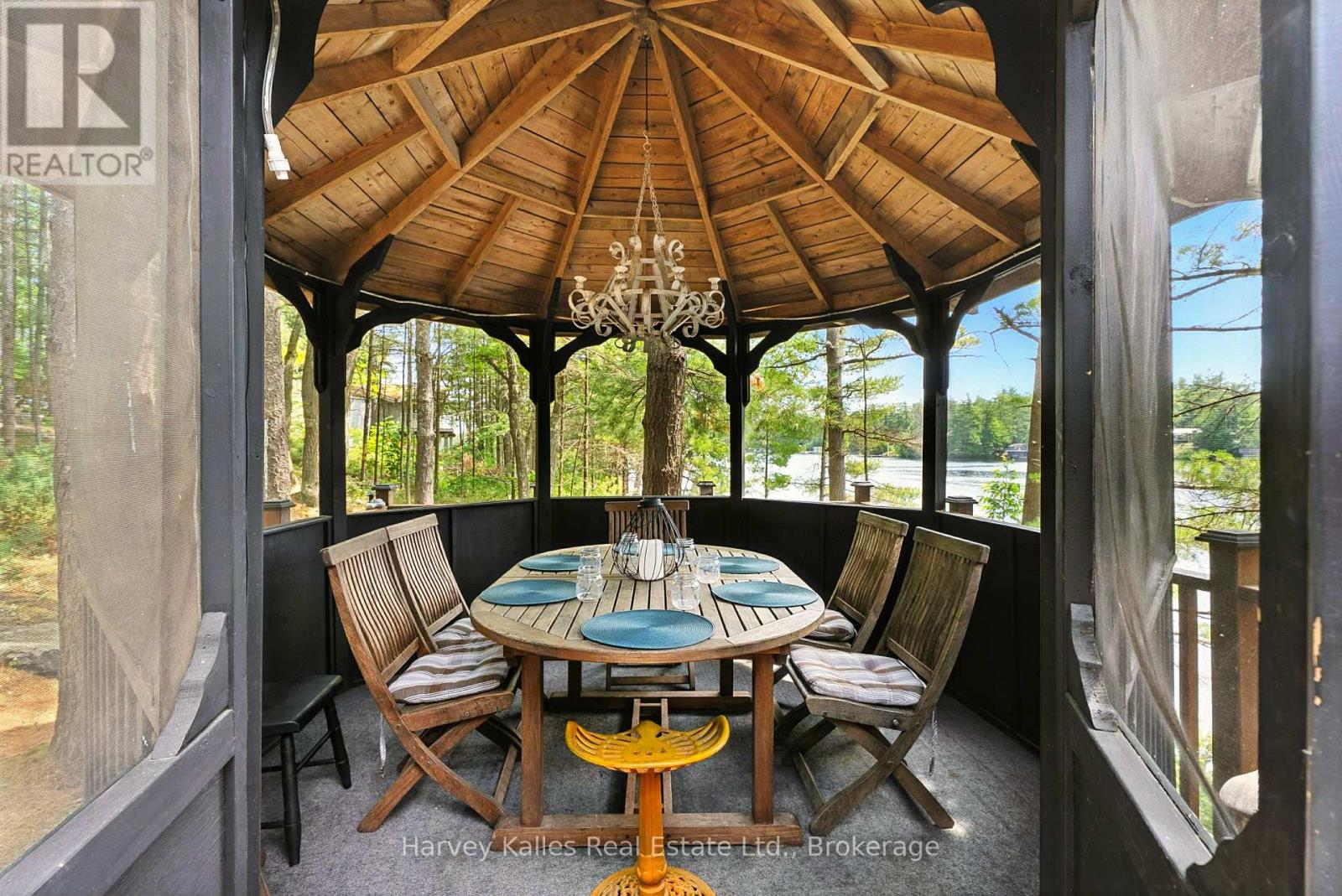 1078 MCKENZIE ROAD - 44