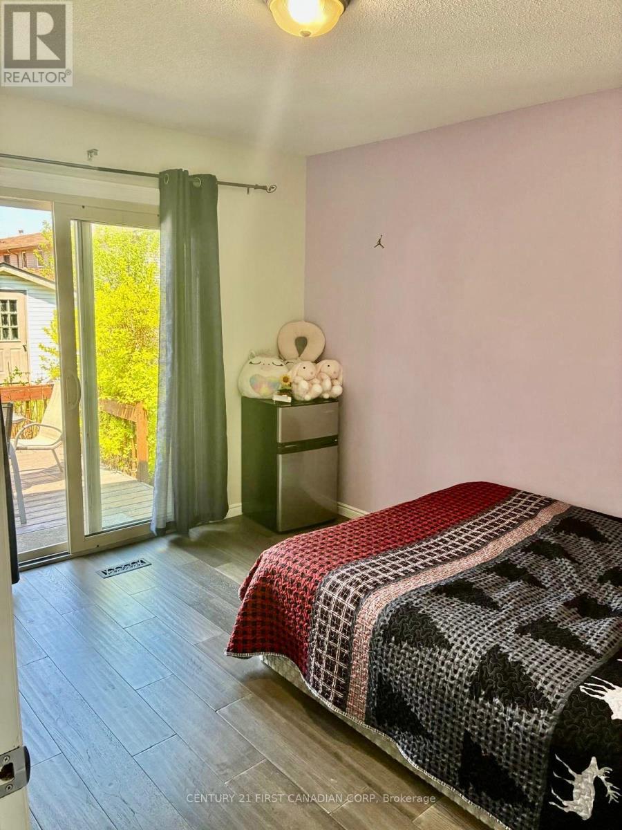 349 BANBURY CRESCENT - 11