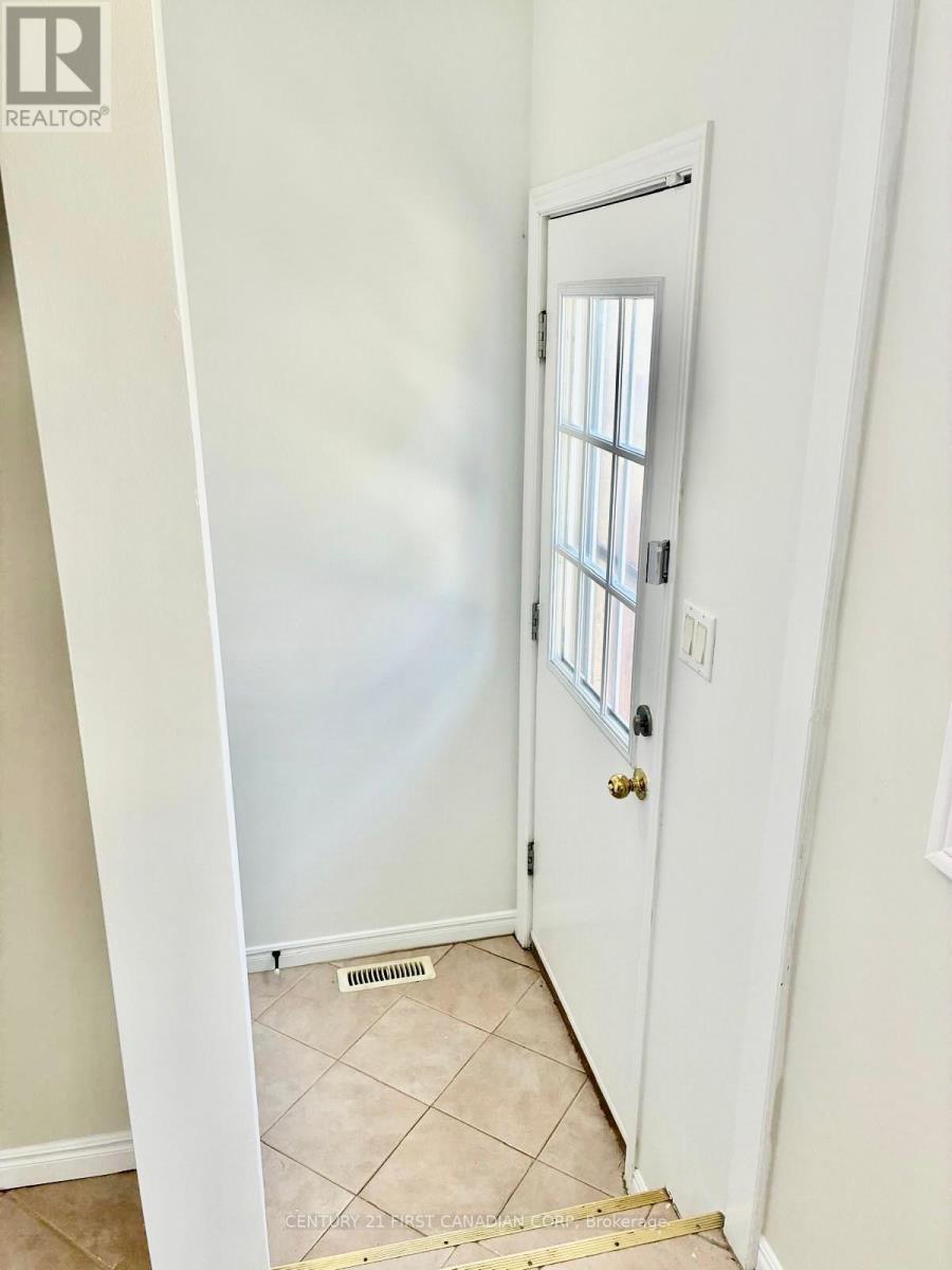 349 BANBURY CRESCENT - 16