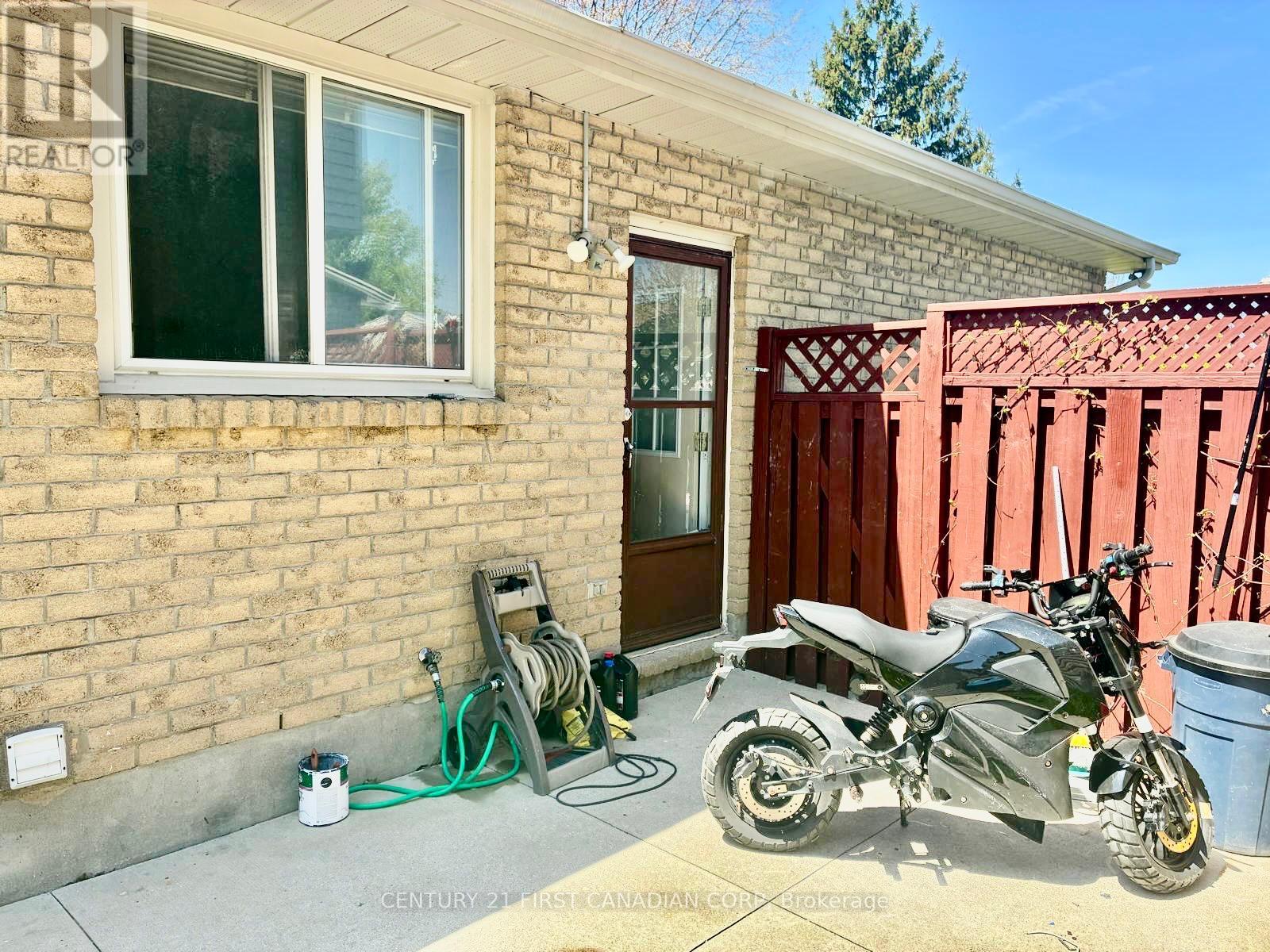349 BANBURY CRESCENT - 5
