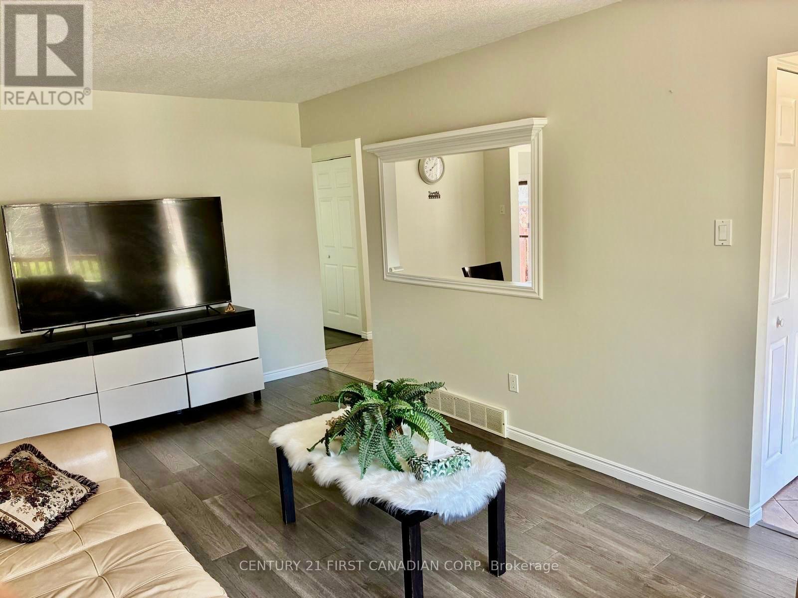 349 BANBURY CRESCENT - 9