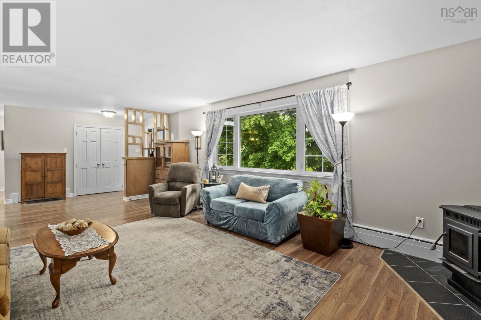 305 Fraser Street - 13