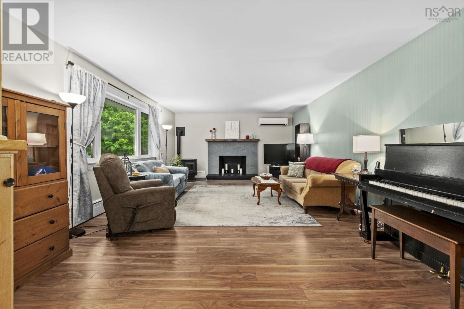 305 Fraser Street - 12
