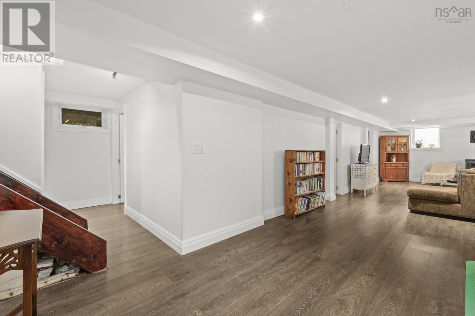 305 Fraser Street - 37