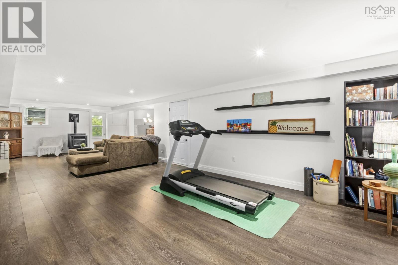 305 Fraser Street - 35