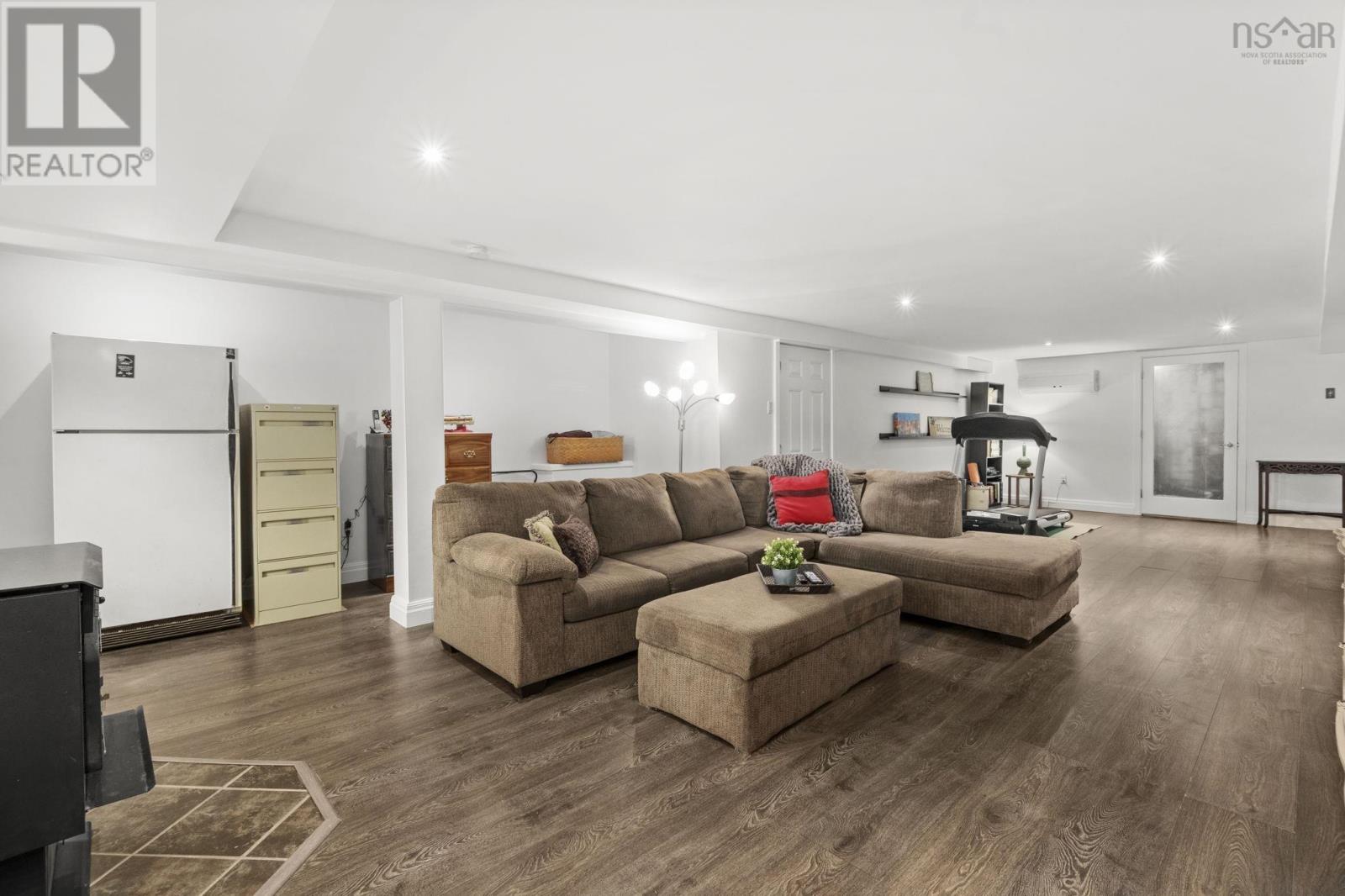 305 Fraser Street - 38