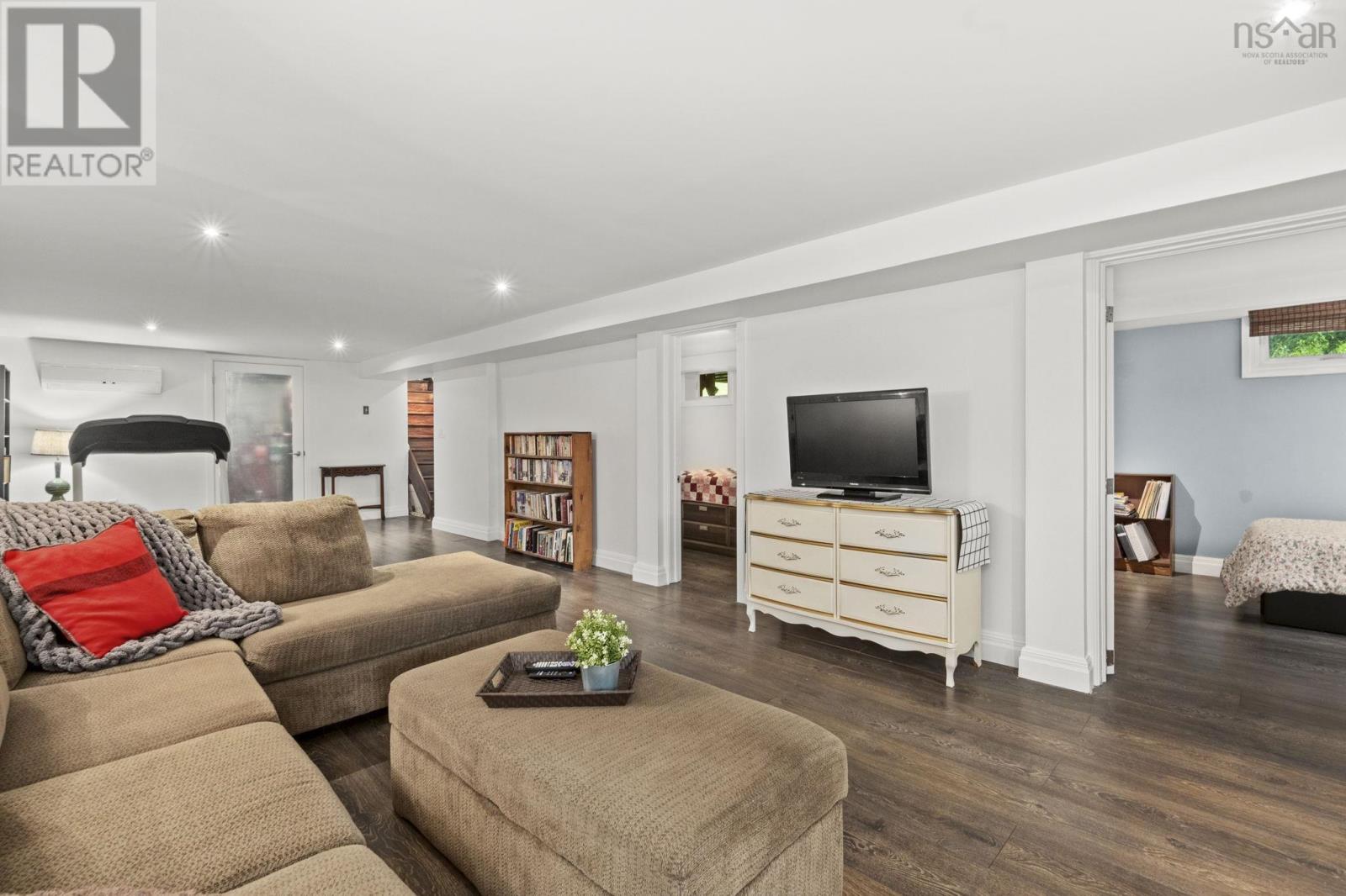 305 Fraser Street - 36