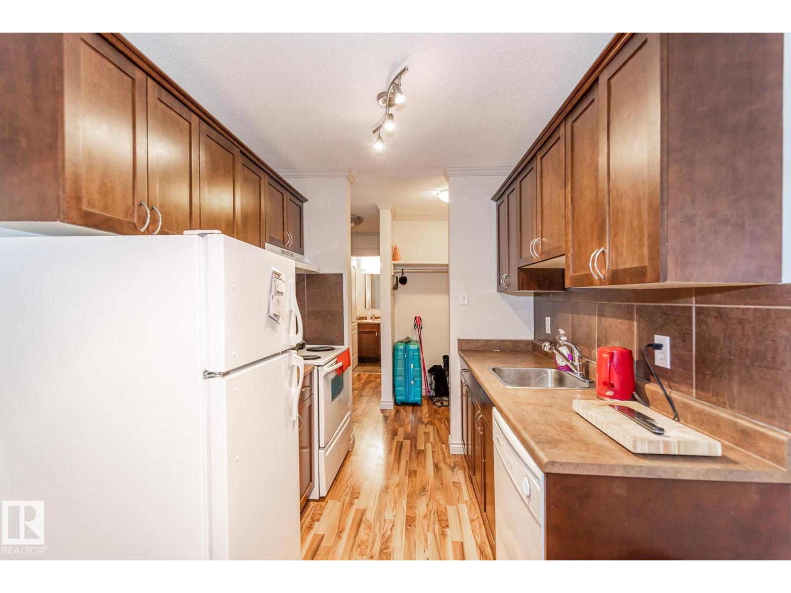 #204 10633 81 AV NW - 13