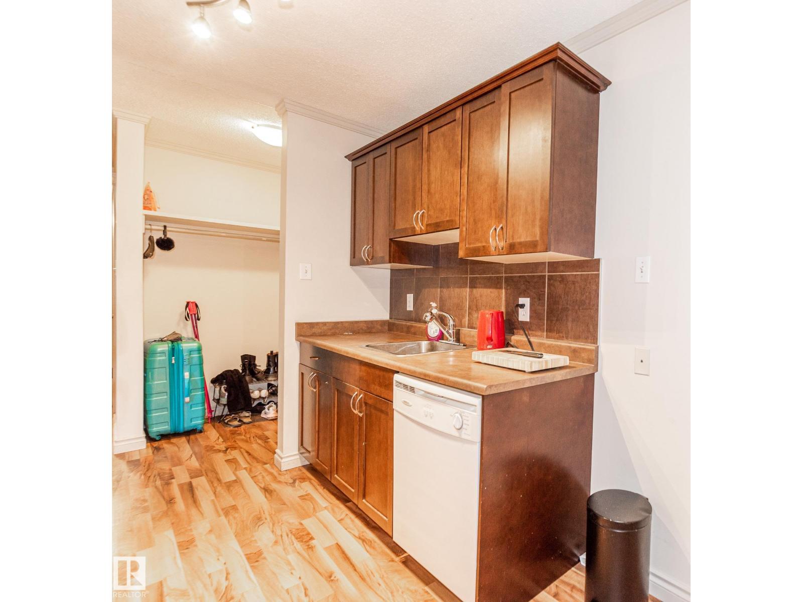 #204 10633 81 AV NW - 14
