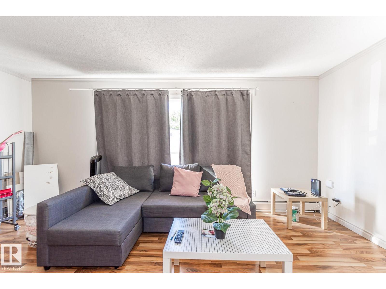 #204 10633 81 AV NW - 8