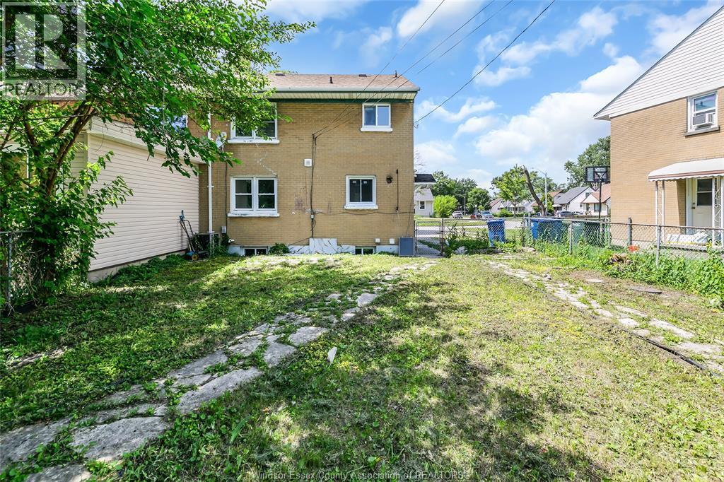 2123 SECORD - 28